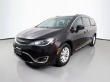 Used 2018 Chrysler Pacifica Touring-L w/ Premium Audio Group image 3