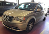 Used 2014 Chrysler Town & Country Touring image 5