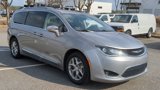 Used 2018 Chrysler Pacifica Limited image 2