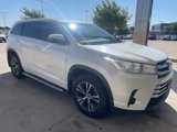 Used 2017 Toyota Highlander LE image 3