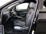 Certified 2018 Porsche Macan image 5