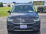 Used 2024 Volkswagen Tiguan SE image 2