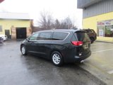 Used 2017 Chrysler Pacifica Touring image 3