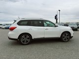 Used 2017 Nissan Pathfinder Platinum image 2
