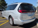 Used 2022 Chrysler Pacifica Touring-L image 5