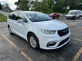 Used 2022 Chrysler Pacifica Touring-L image 4