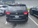 Used 2017 Kia Sedona L image 6