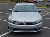 Used 2018 Volkswagen Passat 2.0T SE image 2