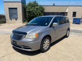 Used 2014 Chrysler Town & Country Touring image 3