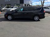 Used 2023 Chrysler Pacifica Touring-L image 4