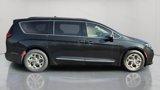 Used 2022 Chrysler Pacifica Limited image 2