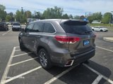 Used 2019 Toyota Highlander SE image 3