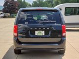 Used 2016 Dodge Grand Caravan SE image 4
