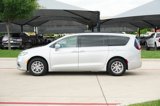 Used 2022 Chrysler Pacifica Touring-L image 2
