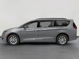 Used 2018 Chrysler Pacifica Touring-L image 3