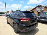 Used 2019 Toyota Highlander SE image 4