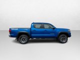 Used 2017 Toyota Tacoma TRD Off-Road image 2