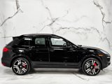 Used 2014 Porsche Cayenne Turbo image 3