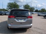 Used 2017 Chrysler Pacifica Touring-L image 4
