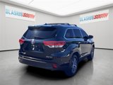 Used 2017 Toyota Highlander XLE image 3