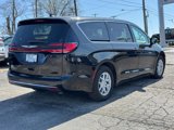 Used 2023 Chrysler Pacifica Touring-L image 3