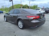 Used 2018 Toyota Camry LE image 3