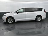 Used 2023 Chrysler Pacifica Touring-L image 2