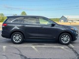 Used 2017 Kia Sorento LX w/ LX Convenience Package image 4