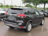 Used 2017 Nissan Rogue SV w/ SV Premium Package image 3