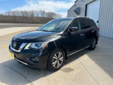 Used 2018 Nissan Pathfinder SV image 2