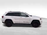 Used 2019 Jeep Grand Cherokee Laredo image 2