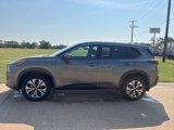 Used 2021 Nissan Rogue SV image 2