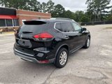 Used 2017 Nissan Rogue SV w/ SV Premium Package image 4