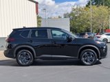 Used 2024 Nissan Rogue SV image 2