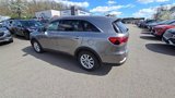 Used 2019 Kia Sorento LX w/ LX Convenience Package image 4