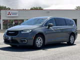 Used 2023 Chrysler Pacifica Touring-L image 2