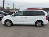 Used 2014 Chrysler Town & Country Limited w/ Luxury Group image 2