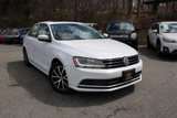 Used 2017 Volkswagen Jetta SE image 4