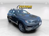 Used 2016 Volkswagen Touareg VR6 image 4