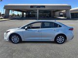 Used 2022 Toyota Corolla LE image 2