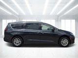 Used 2021 Chrysler Pacifica Touring-L image 3