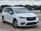 Used 2023 Chrysler Pacifica Touring-L image 2