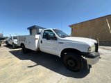 Used 2006 Ford F350 4x4 Regular Cab DRW Super Duty image 6