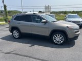 Used 2017 Jeep Cherokee Limited image 4