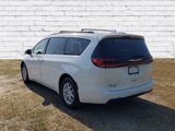 Used 2022 Chrysler Pacifica Touring-L image 3