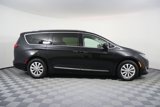 Used 2019 Chrysler Pacifica Touring-L image 2