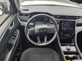 Used 2023 Jeep Grand Cherokee L Laredo image 4
