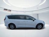 Used 2023 Chrysler Voyager LX image 2