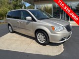 Used 2016 Chrysler Town & Country Touring image 3