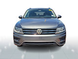 Used 2018 Volkswagen Tiguan SE w/ Panoramic Sunroof Package image 2